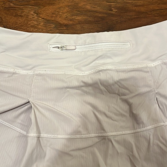 COPY - WHITE LULULEMON PACE RIVAL SKIRT REGULAR LENGTH - Picture 3 of 4